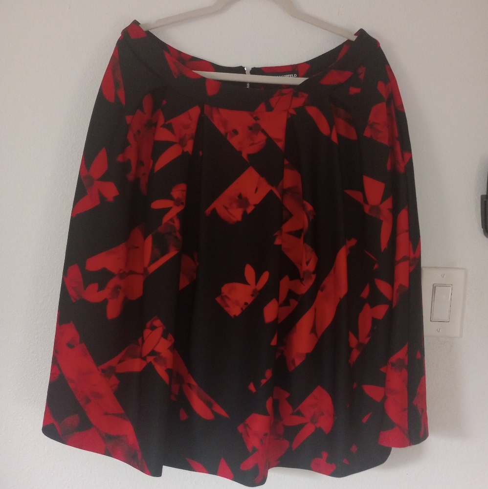 Karl Lagerfeld Elegant Black and Red Floral Skirt